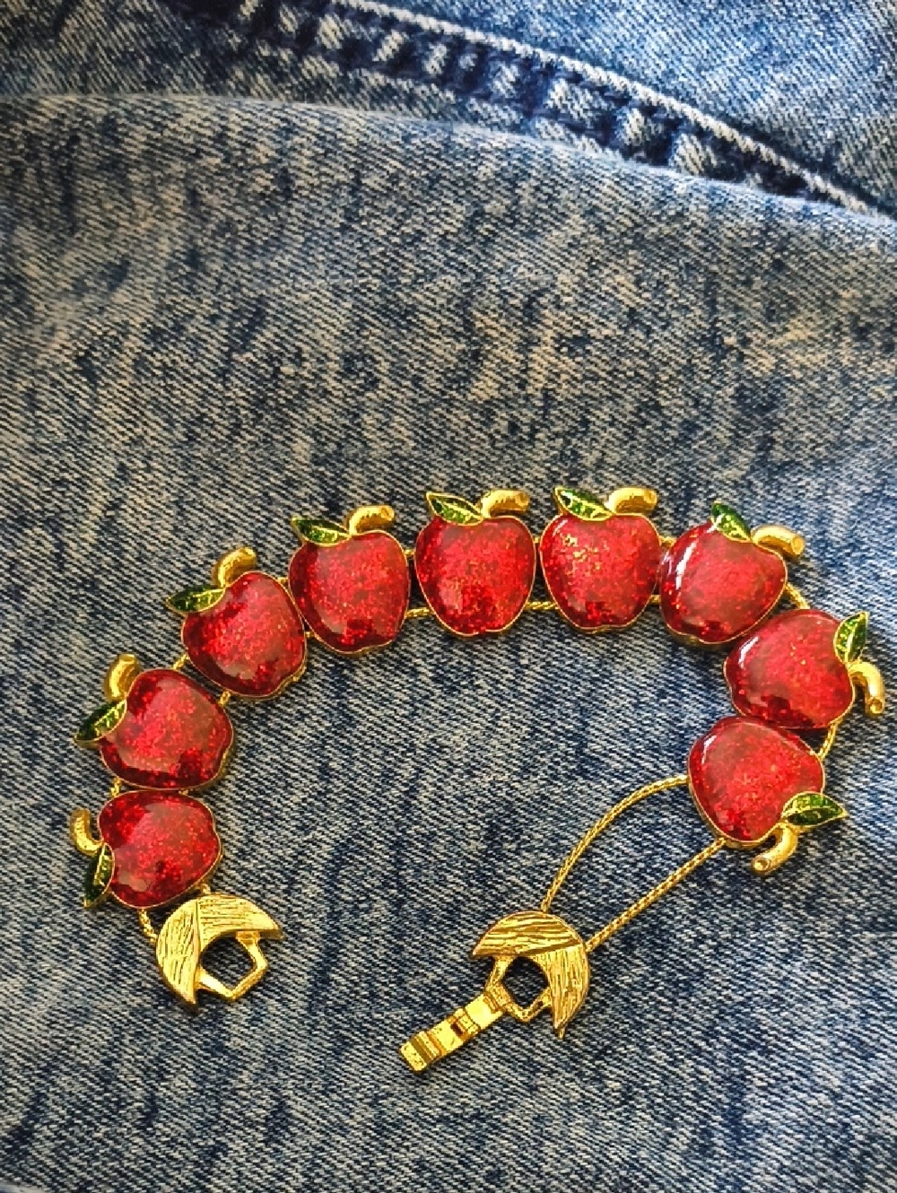 Adorable Gold tone Bracelet W/ Sliding Glittery Apples. Great Gift For Educators